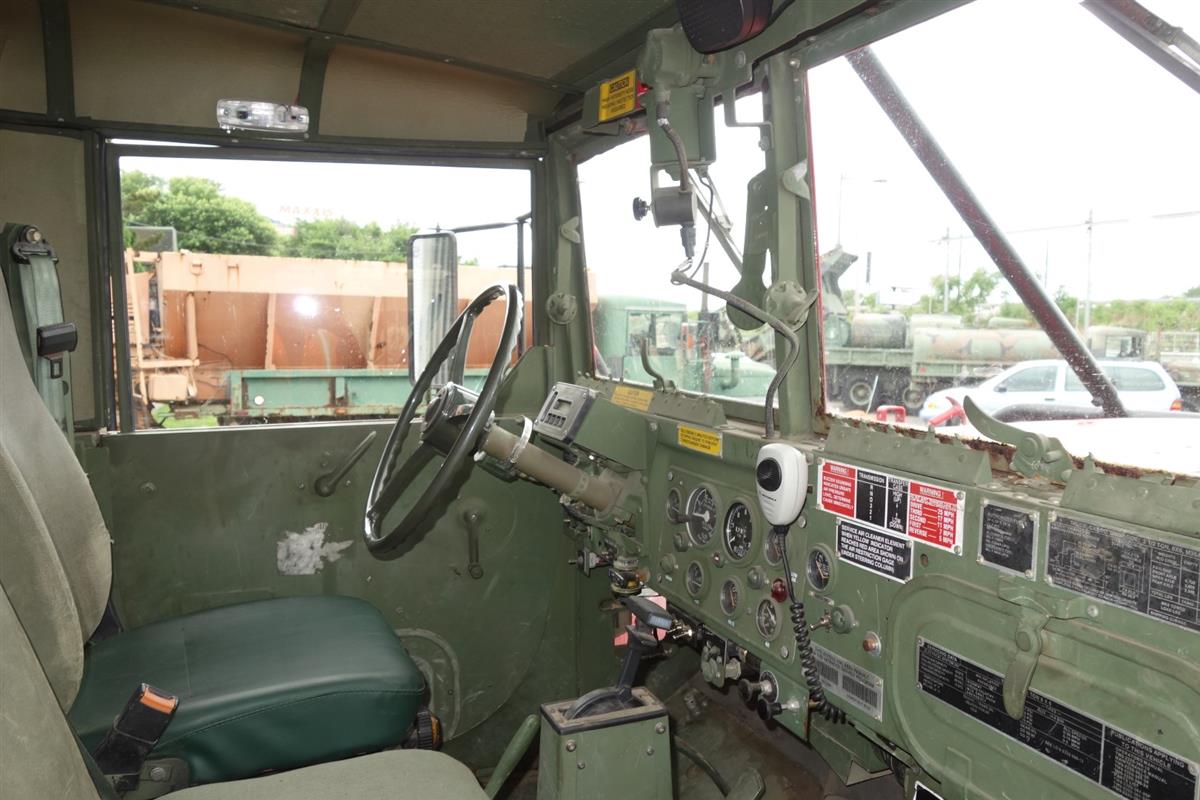 0af48edd-38c7-434e-812e-d280d6ee8610-09072017-cropped-Cab%20Interior%20(18)