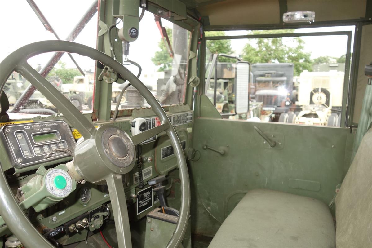 14891f8b-6939-4ebd-a8d2-42e66cbf376a-09072017-cropped-Cab%20Interior%20(14)