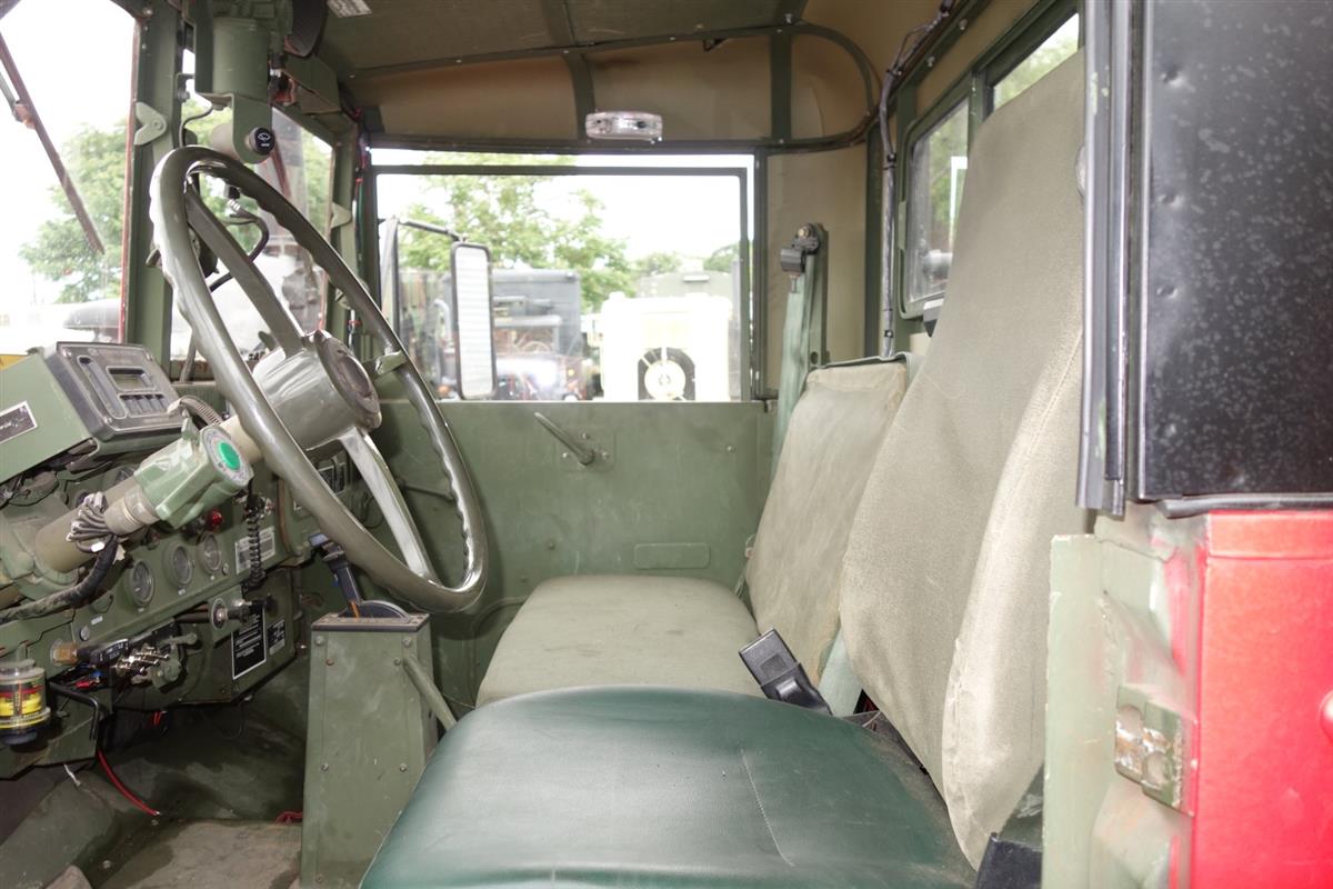 1e32b57b-16ea-4e50-9f5a-46b755f4c1fd-09072017-cropped-Cab%20Interior%20(17)