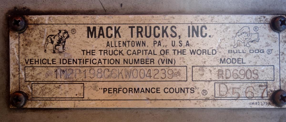 3883e5a9-ebf4-4c33-86ce-6670eb698d84-01192018-cropped-Mack%20RD690S%20Rollback%20Truck%20(27)