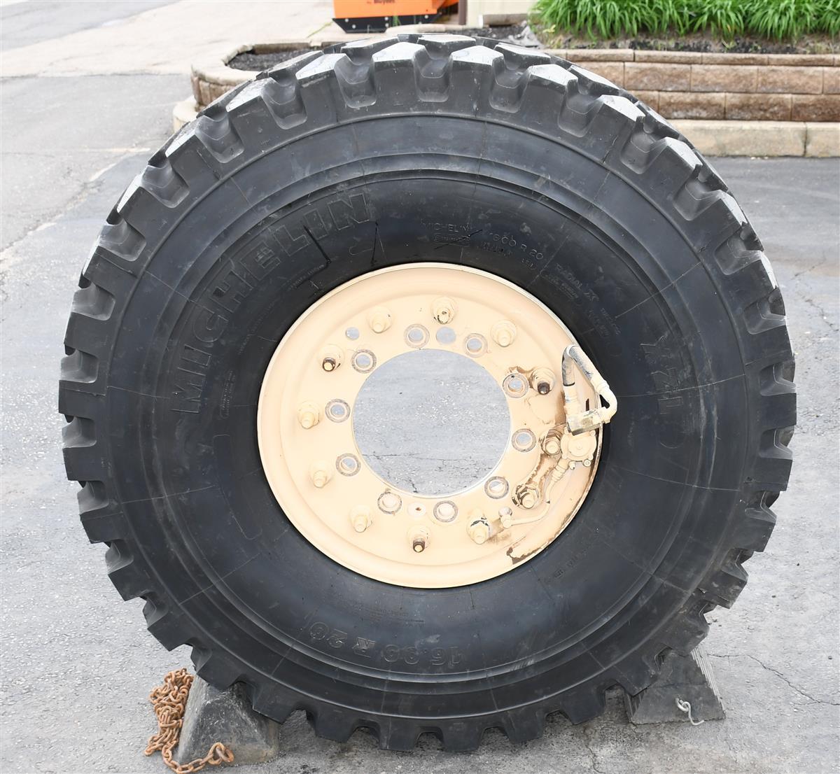TI-1880 | TI-1822 Tire (3).JPG