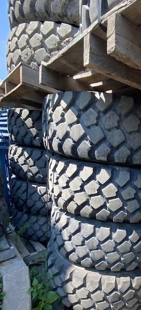 TI-1824 | Michelin 39585R20 XZL Tire Mounted on 10 Hole 12 Bolt Hutchinson Rim1 (5).jpg