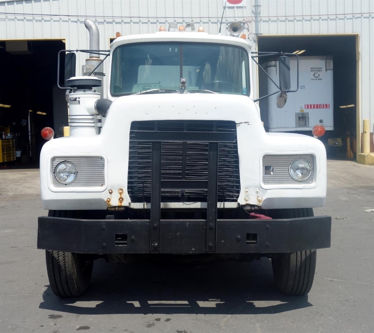 5144d229-431e-49ee-a33b-6a989382ed08-01292018-cropped-Mack%20RD690S%20Rollback%20Truck%20(4)