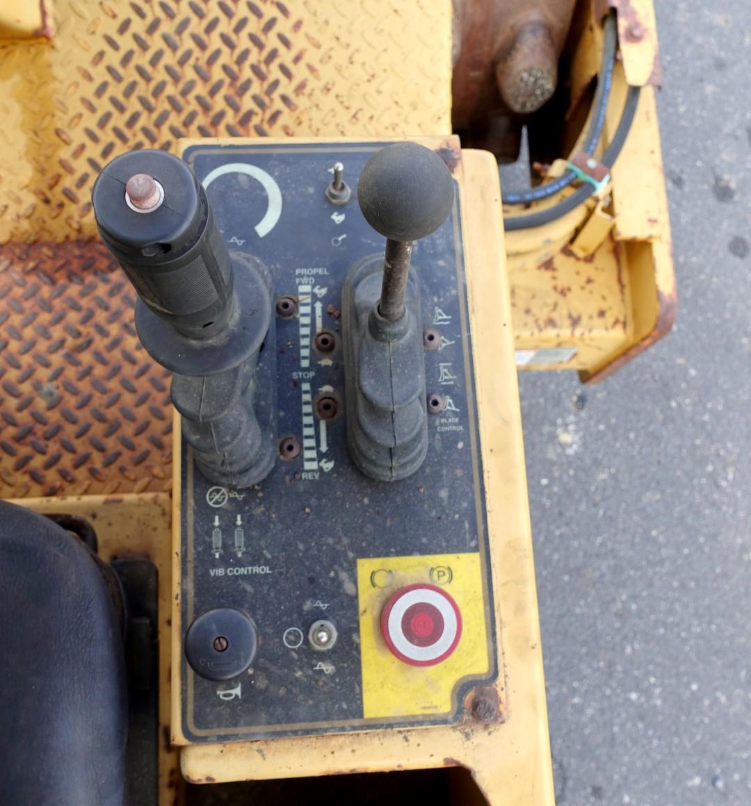 53e57c7e-18a6-4669-a53c-0dd75dda0d75-04162018-cropped-Caterpillar%20Model%20CP433C%20Vibratory%20Compactor%20CE-11062017-3%20(18)