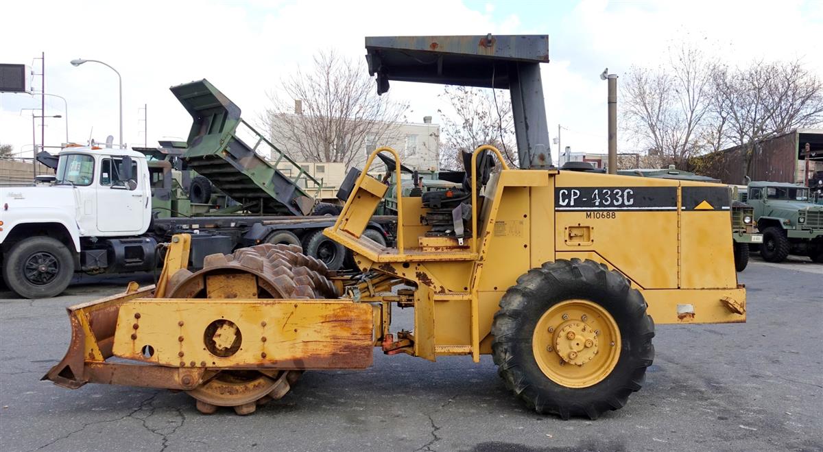 6072a6eb-6e6a-474a-a37a-50f39a2cf95a-04162018-cropped-Caterpillar%20Model%20CP433C%20Vibratory%20Compactor%20CE-11062017-3%20(2)