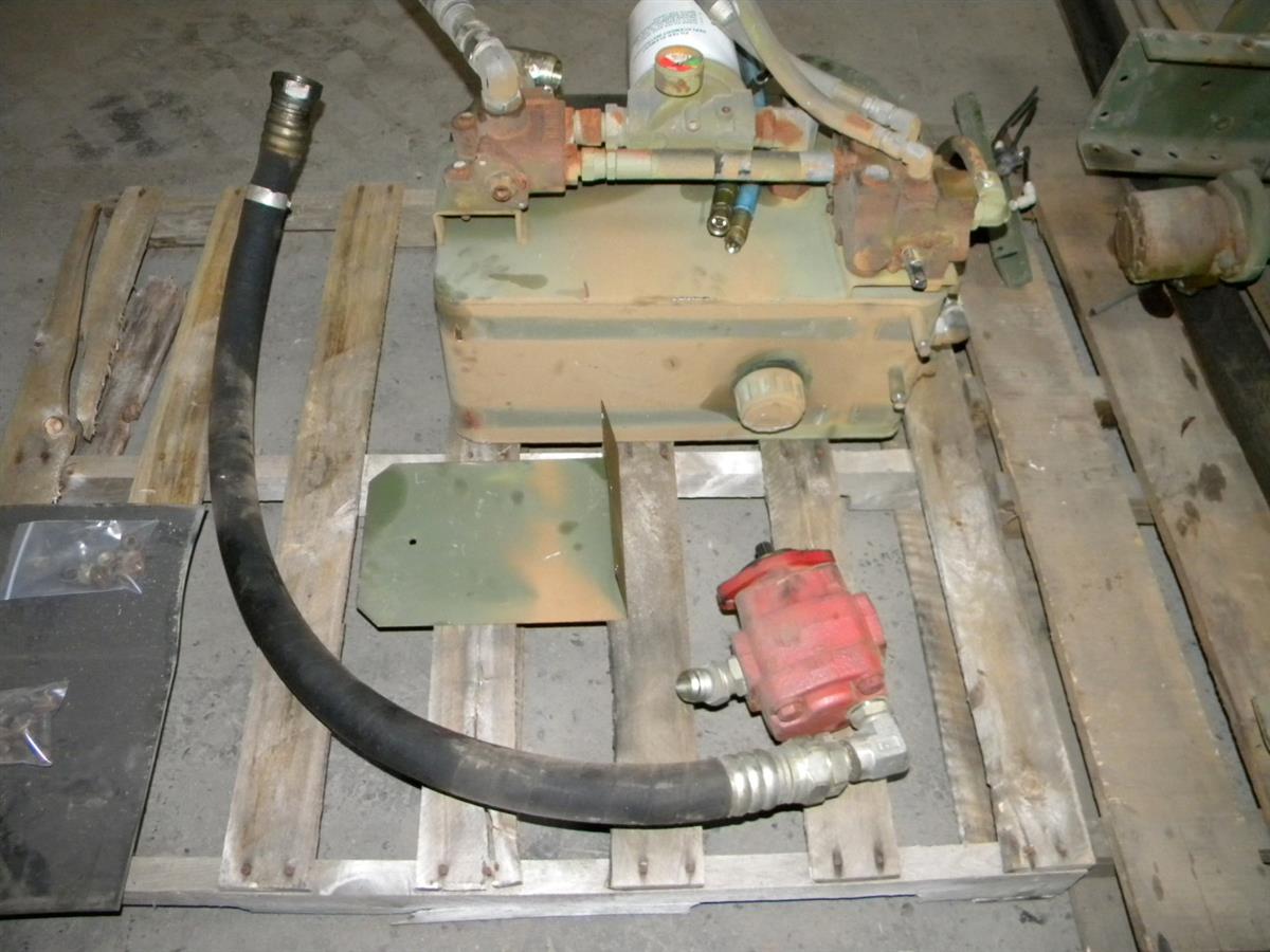 MA3-664 | Complete Hydraulic Winch Set Up for M35A3 Series. USED (4).JPG