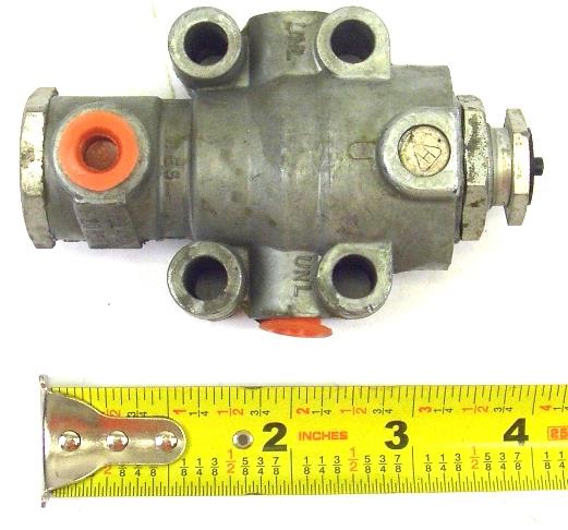 COM-3235 | 2530-00-854-4457 air brake governer (1).JPG