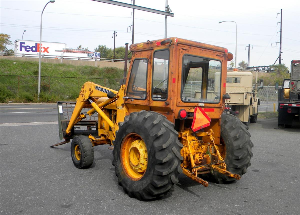 89e0729b-2dff-4e7d-b158-b61c092e7525-04172020-cropped-John%20Deere%20Model%20JD401-A%20Industrial%20Loader%20Tractor%20(3)