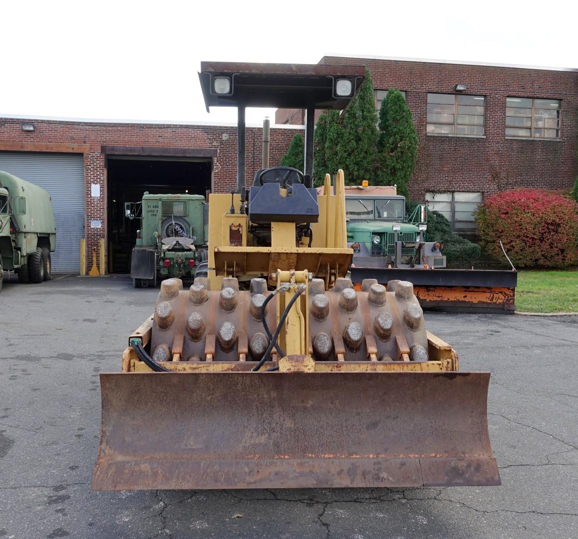 98bf843b-5c46-402a-a77e-cbaa76ba111b-04162018-cropped-Caterpillar%20Model%20CP433C%20Vibratory%20Compactor%20CE-11062017-3%20(8)