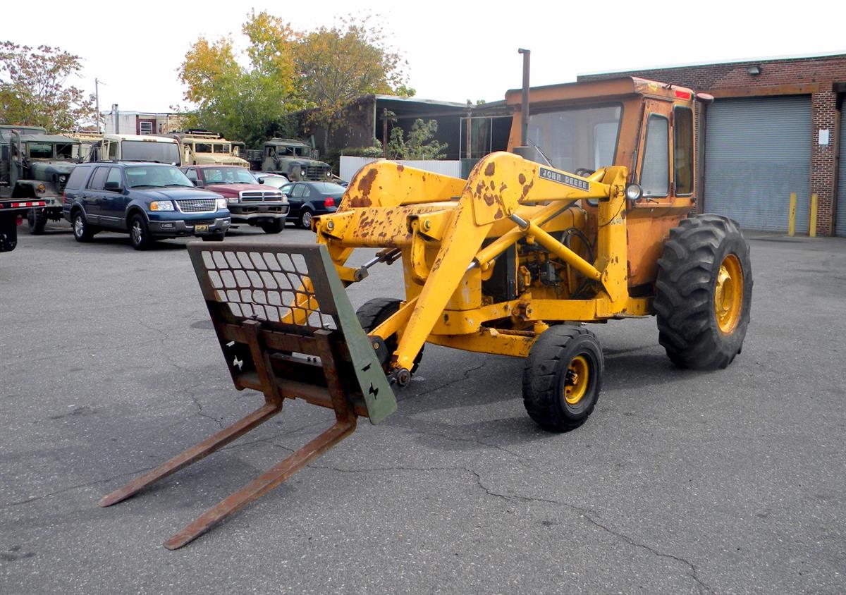 b61789c1-9c72-4bf4-a092-280db531c9ad-04172020-cropped-John%20Deere%20Model%20JD401-A%20Industrial%20Loader%20Tractor%20(8)