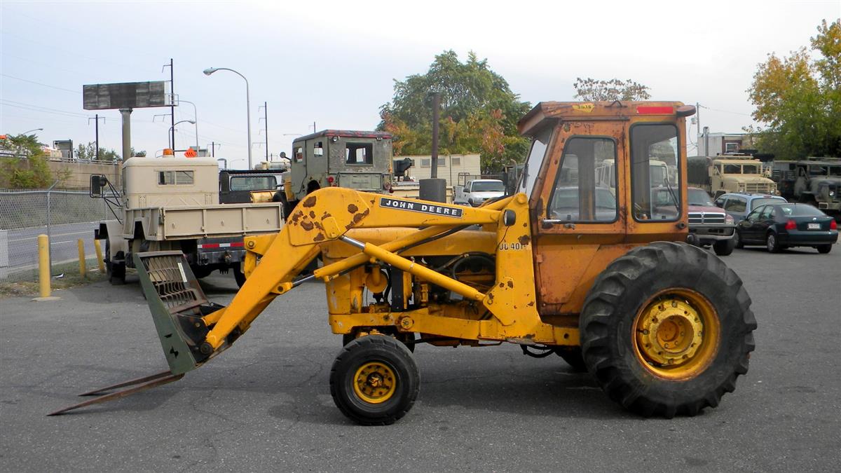 b9204ddb-0487-4124-817f-49cf81389d78-04172020-cropped-John%20Deere%20Model%20JD401-A%20Industrial%20Loader%20Tractor%20(9)