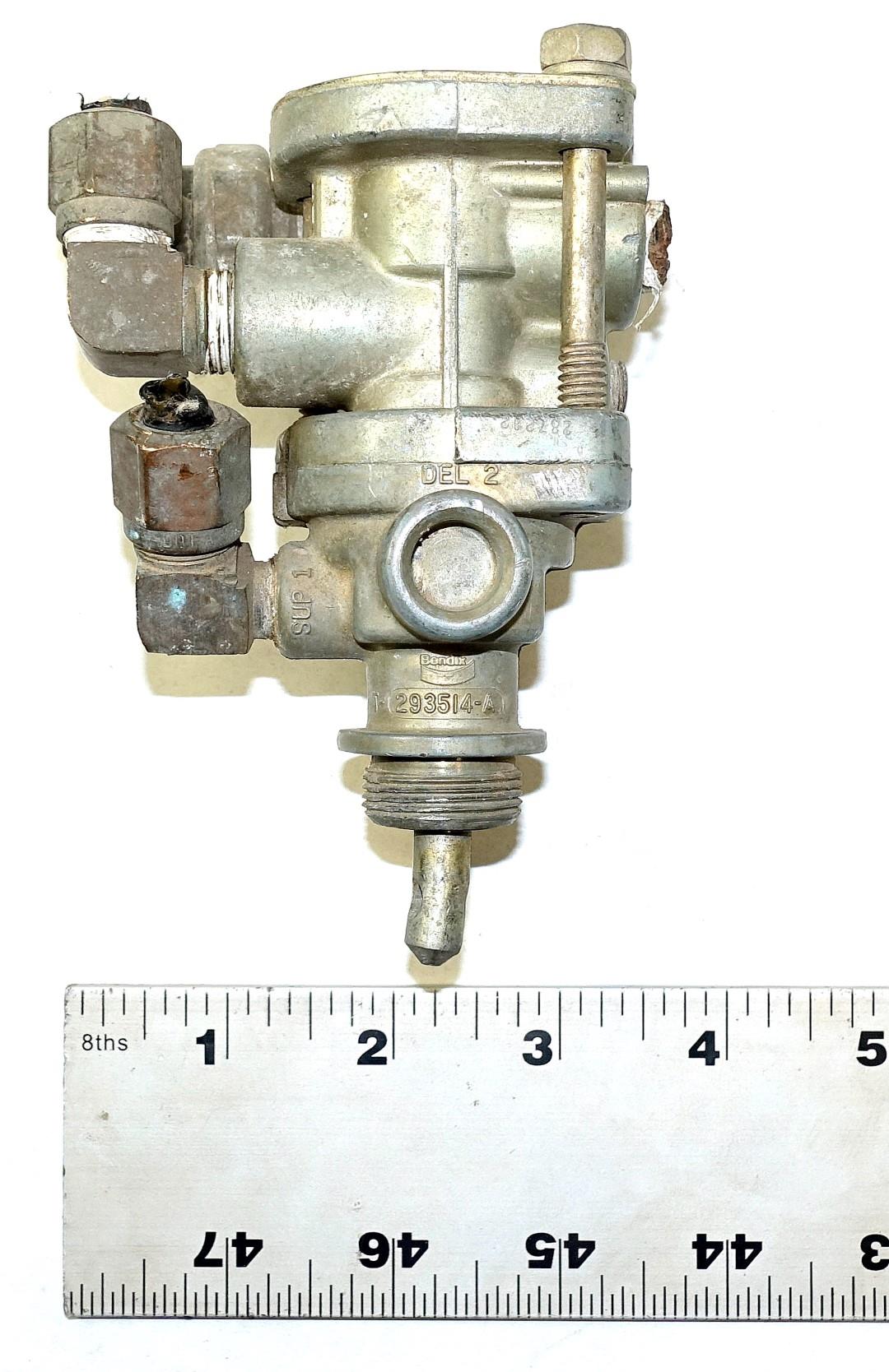 9M-880 | 2530-01-157-3556 Bendix Trailer Air Supply Brake Valve (2) (Large).JPG