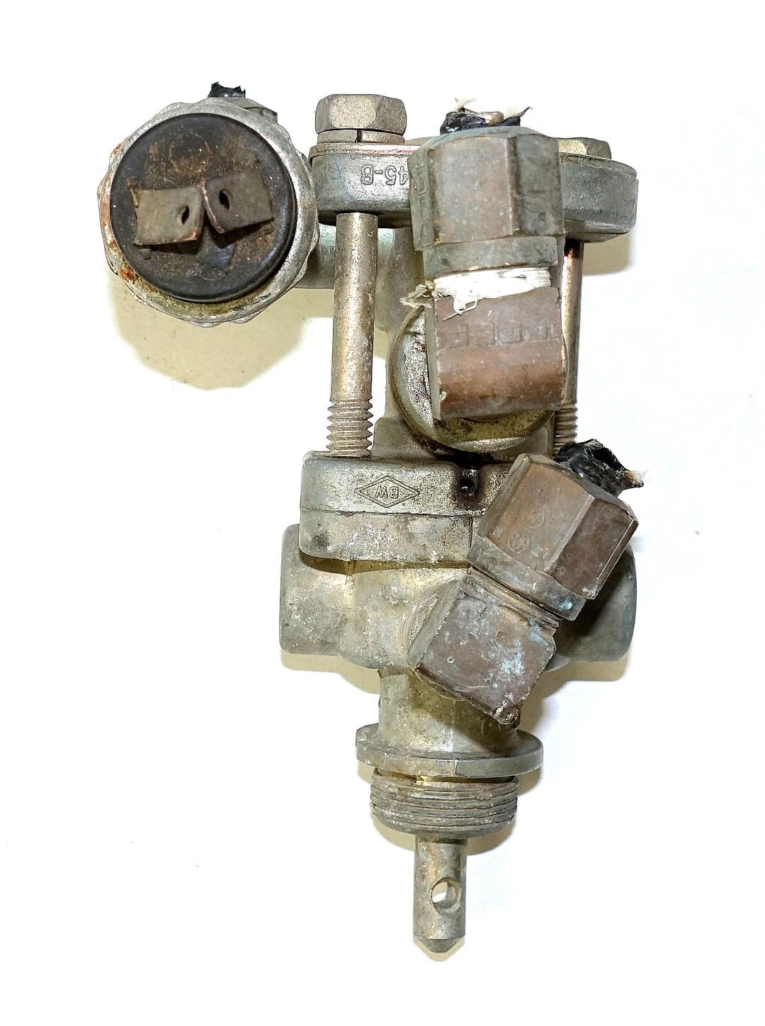 9M-880 | 2530-01-157-3556 Bendix Trailer Air Supply Brake Valve (5) (Large).JPG