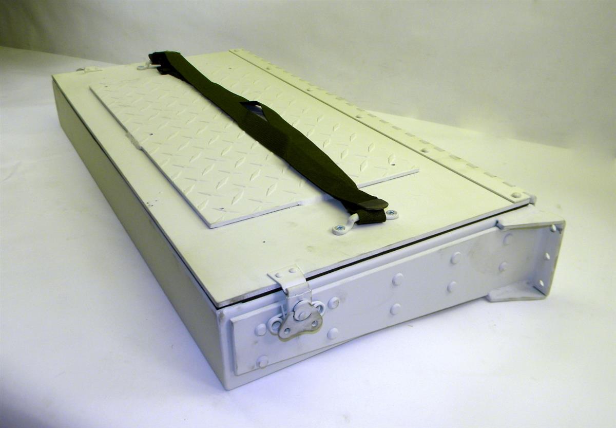 SP-1769 | 2540-01-257-3863 Stowage Box, Tool Box for Dolly Set M720 3 Ton. NOS.  (7).JPG