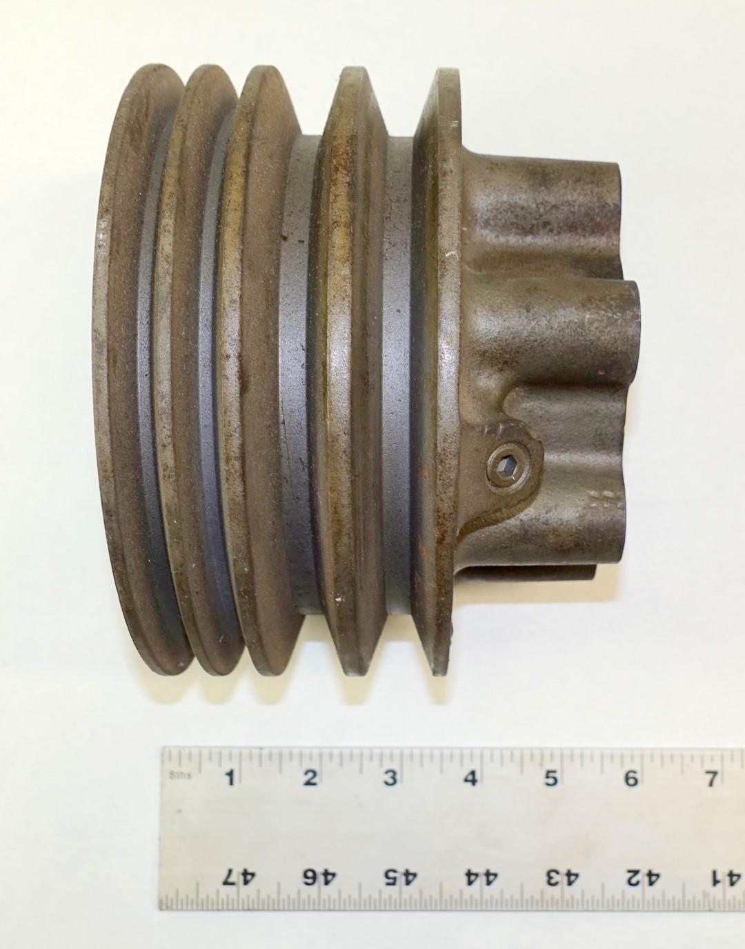 5T-952 | 3020-01-147-0062 Fan Belt Pulley for M809 Series USED (1).JPG