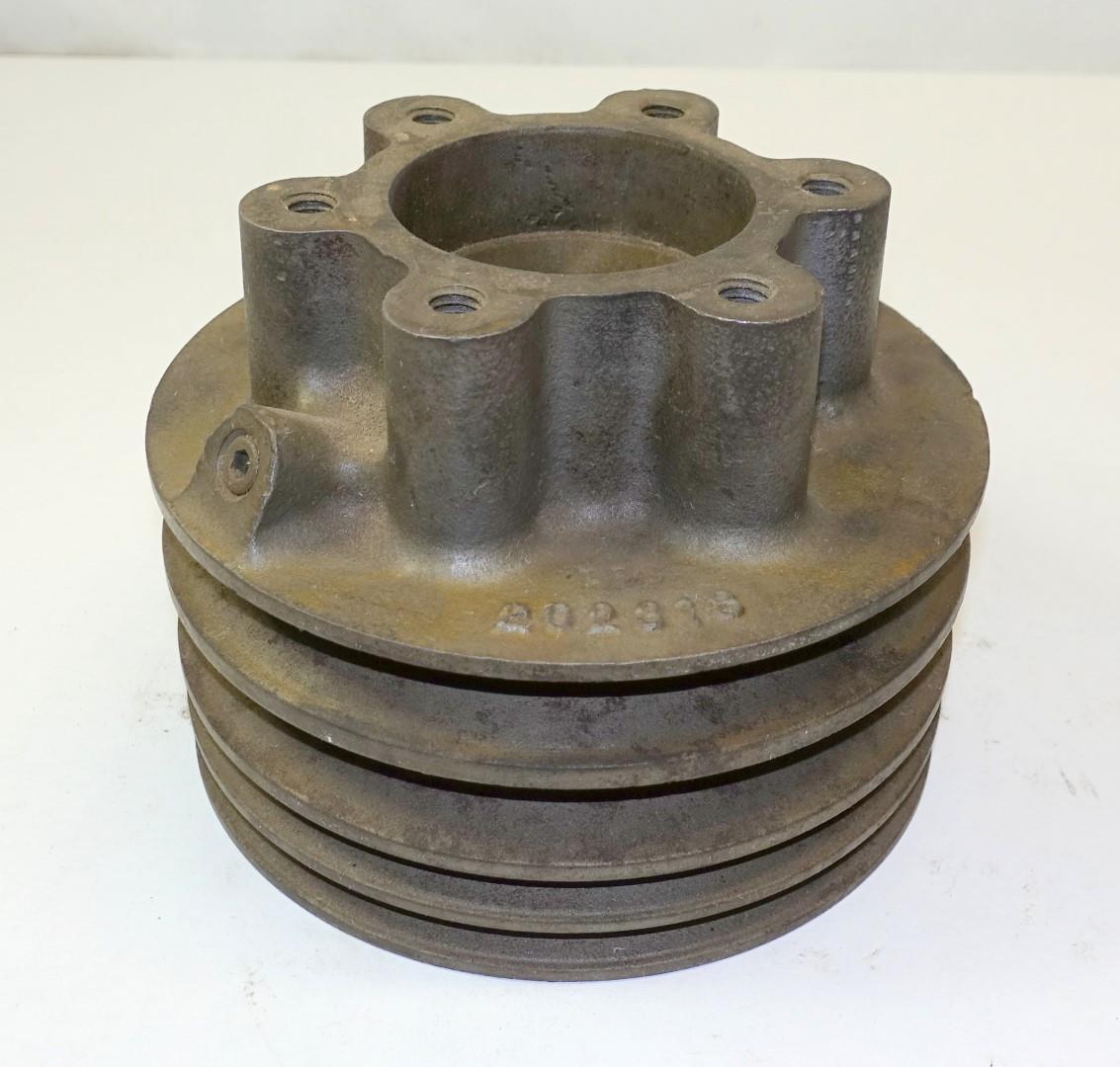 5T-952 | 3020-01-147-0062 Fan Belt Pulley for M809 Series USED (3).JPG