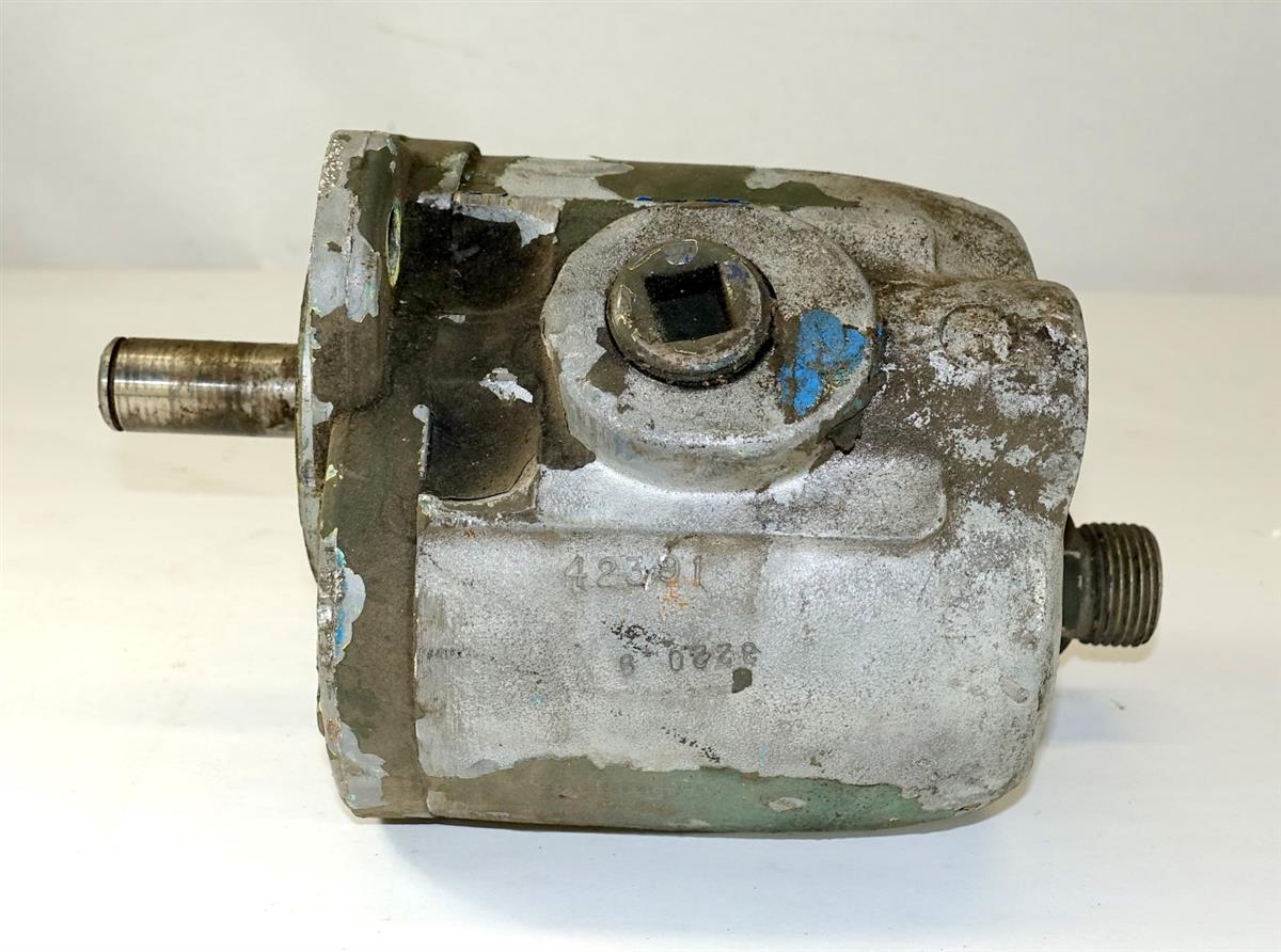 5T-902 | 4320-01-206-4184 Hydraulic System Pump Old Style for M812 Bridge Truck USED (3).JPG