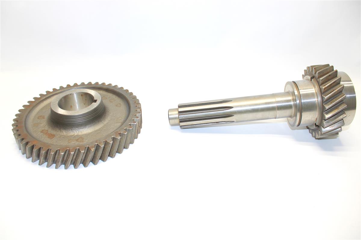 5T-2142 | 5T-2142  Spicer Helical Transmission Gearshaft With Helical Gear (1).JPG