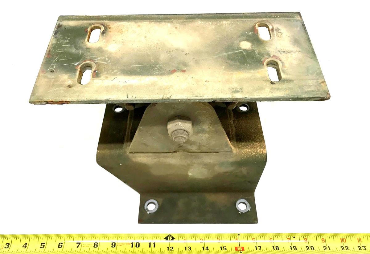 9M-1043 | 9M-1043  Radiator Lower Mounting Bracket Assembly   (4)(USED).jpg