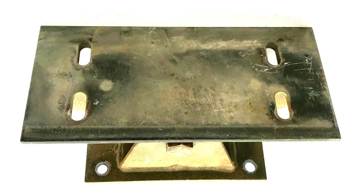 9M-1043 | 9M-1043  Radiator Lower Mounting Bracket Assembly  (1)(USED).jpg