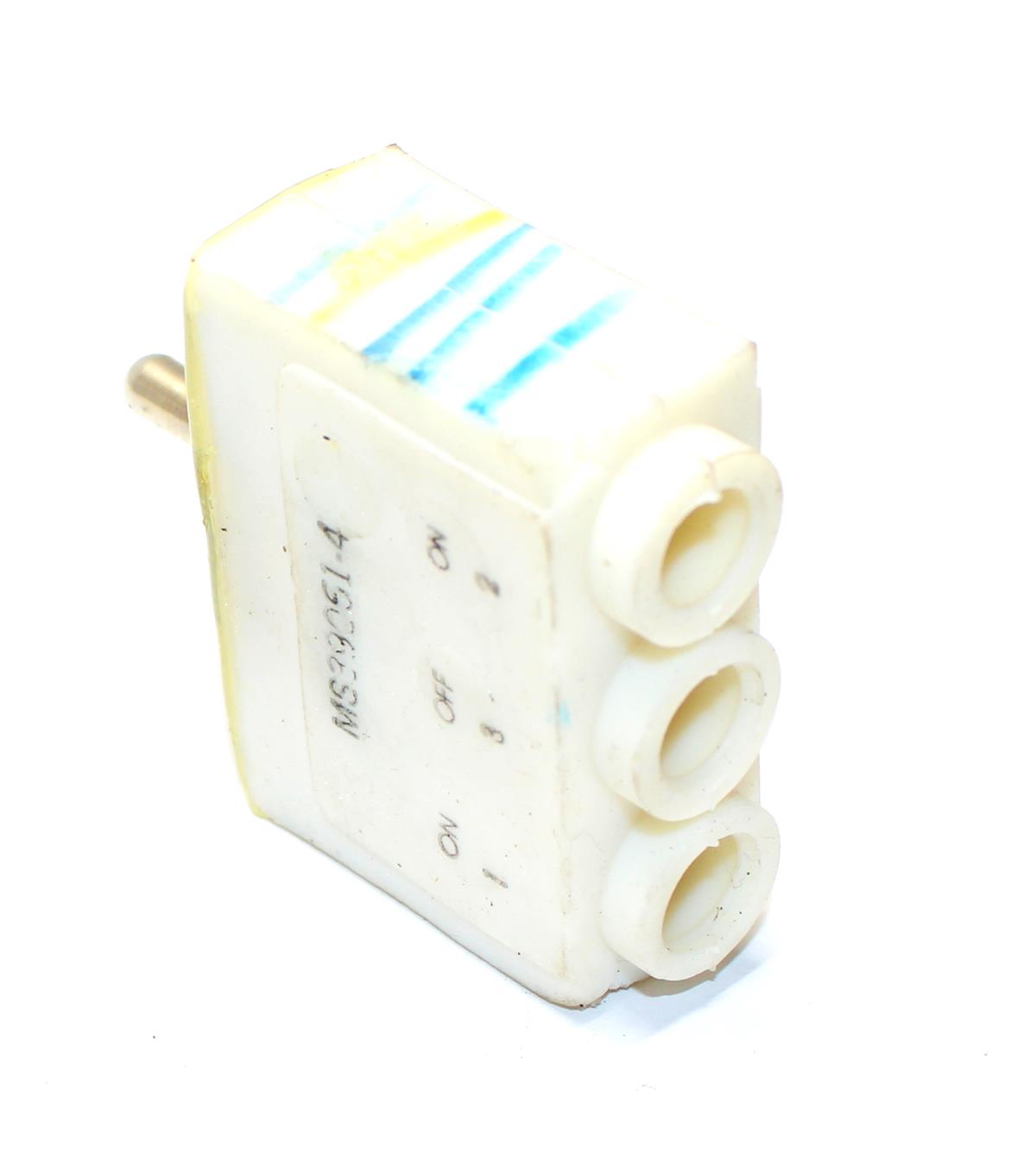 COM-5777 | COM-5777 Heater Fan Three Way Toggle Switch Common Application (10).JPG