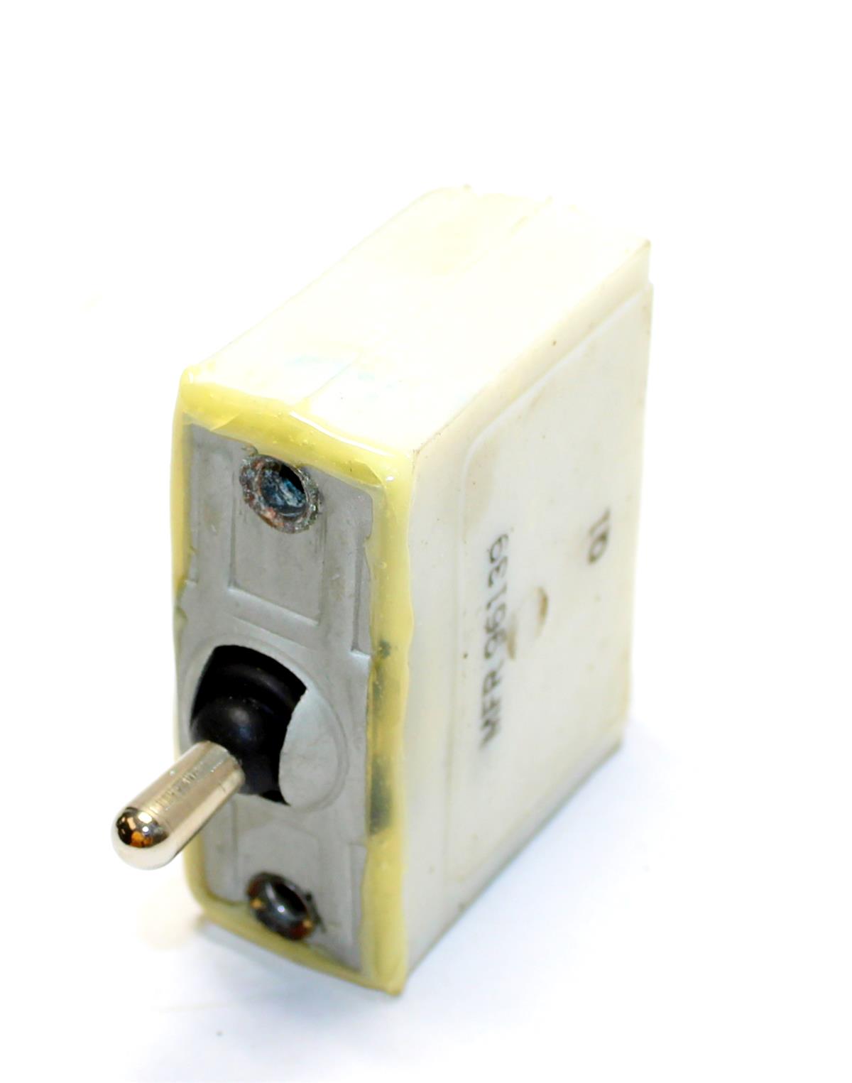 COM-5777 | COM-5777 Heater Fan Three Way Toggle Switch Common Application (9).JPG