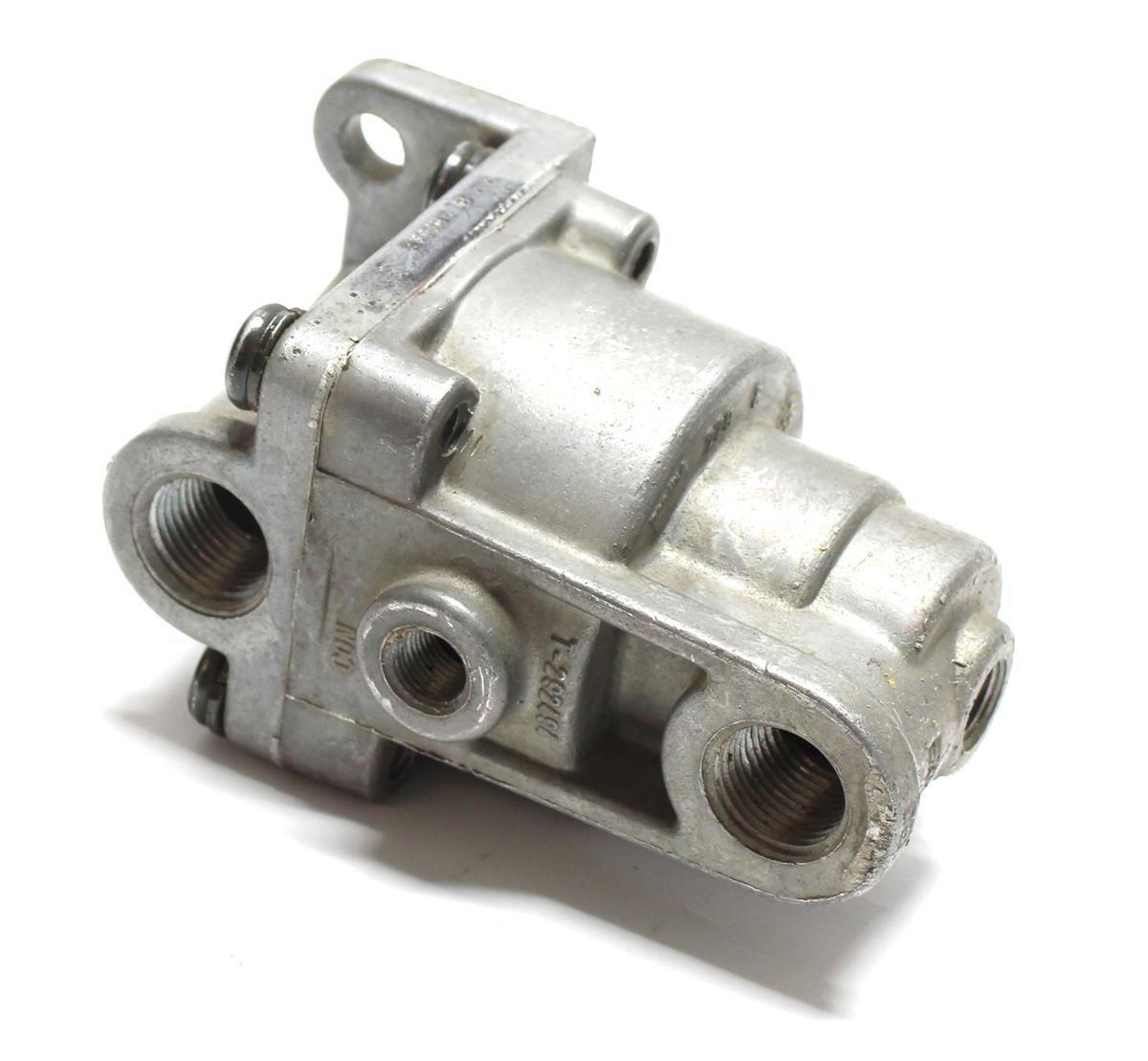 COM-5857 | COM-5857 Rear Air Brake Proportioning Valve (7).JPG