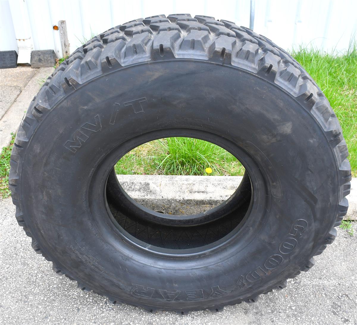 TI-124C | Goodyear MVT MVT 39585R20 Tire Used (10).JPG