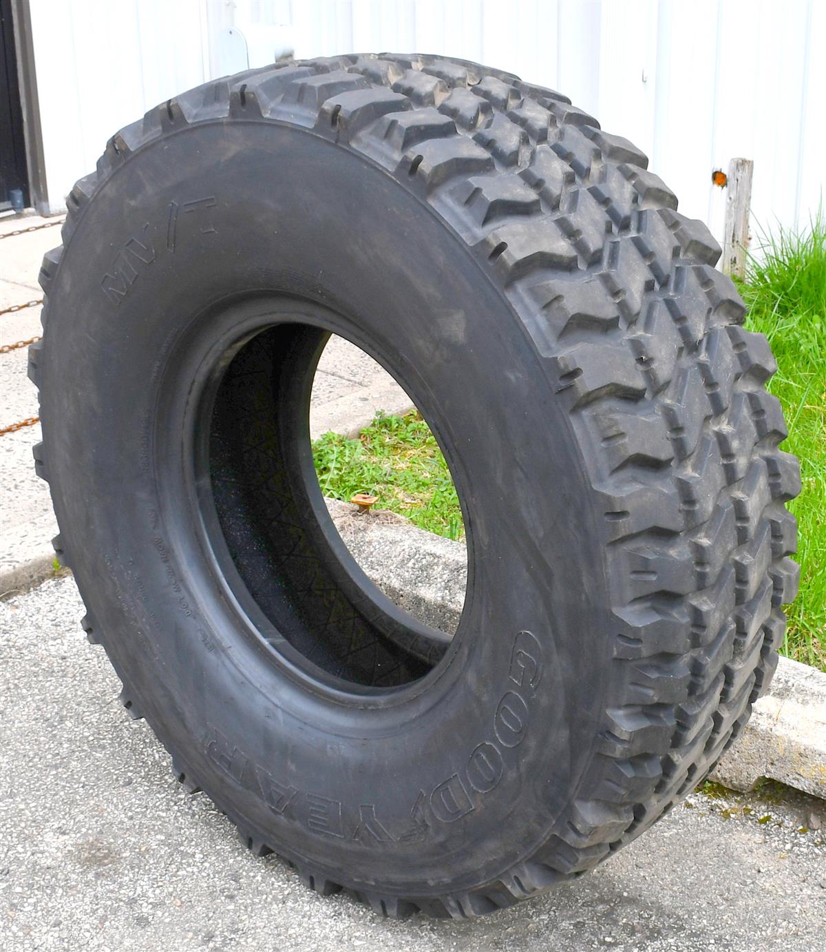 TI-124C | Goodyear MVT MVT 39585R20 Tire Used (14).JPG