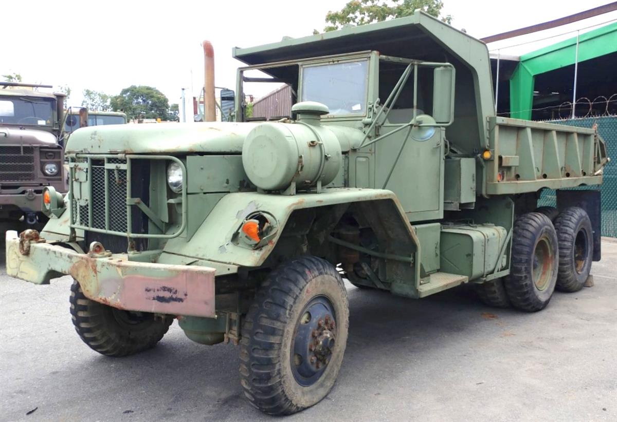 M817 6 x 6 5 Ton Military Truck