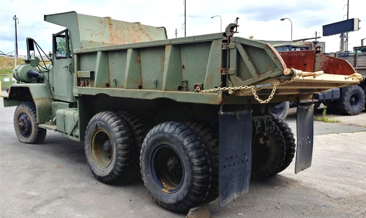 M817 6 x 6 5 Ton Military Truck