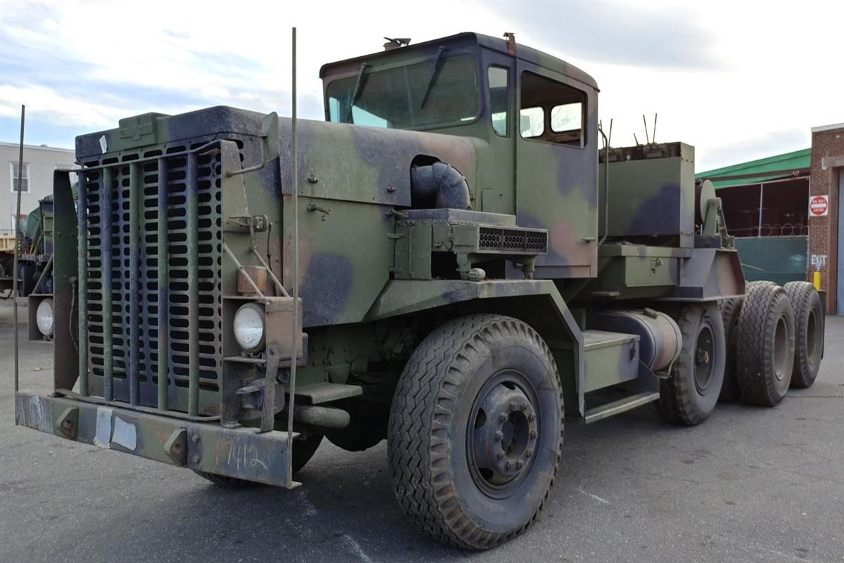 Oshkosh M911 Heavy Equipment Transporter (HET)