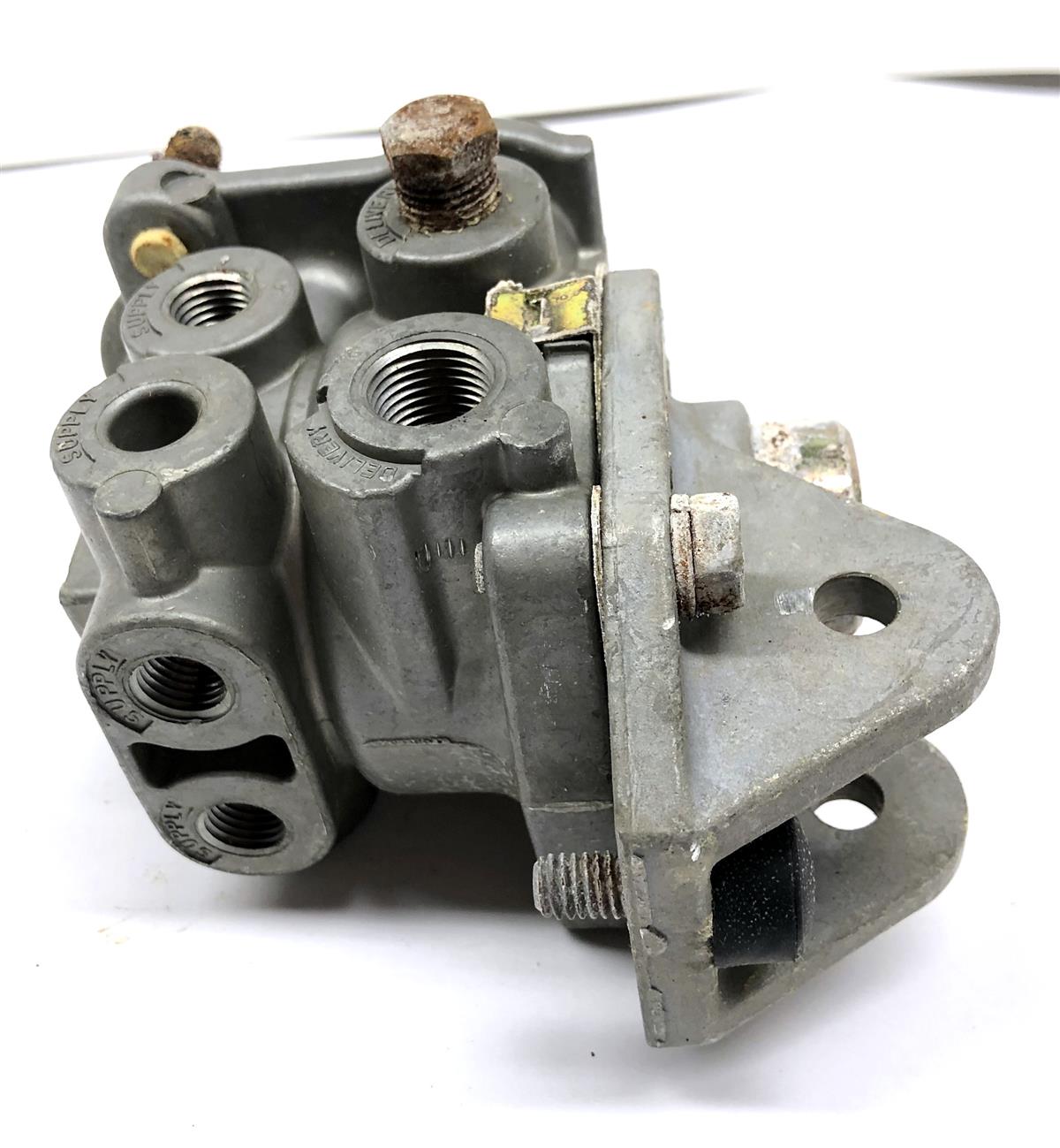 SP-2735 | SP-2735 Bendix Pneumatic Brake Valve (5).JPG