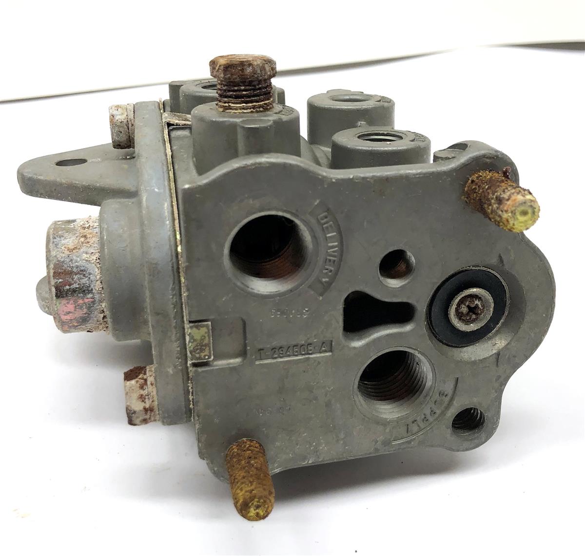 SP-2735 | SP-2735 Bendix Pneumatic Brake Valve (6).JPG