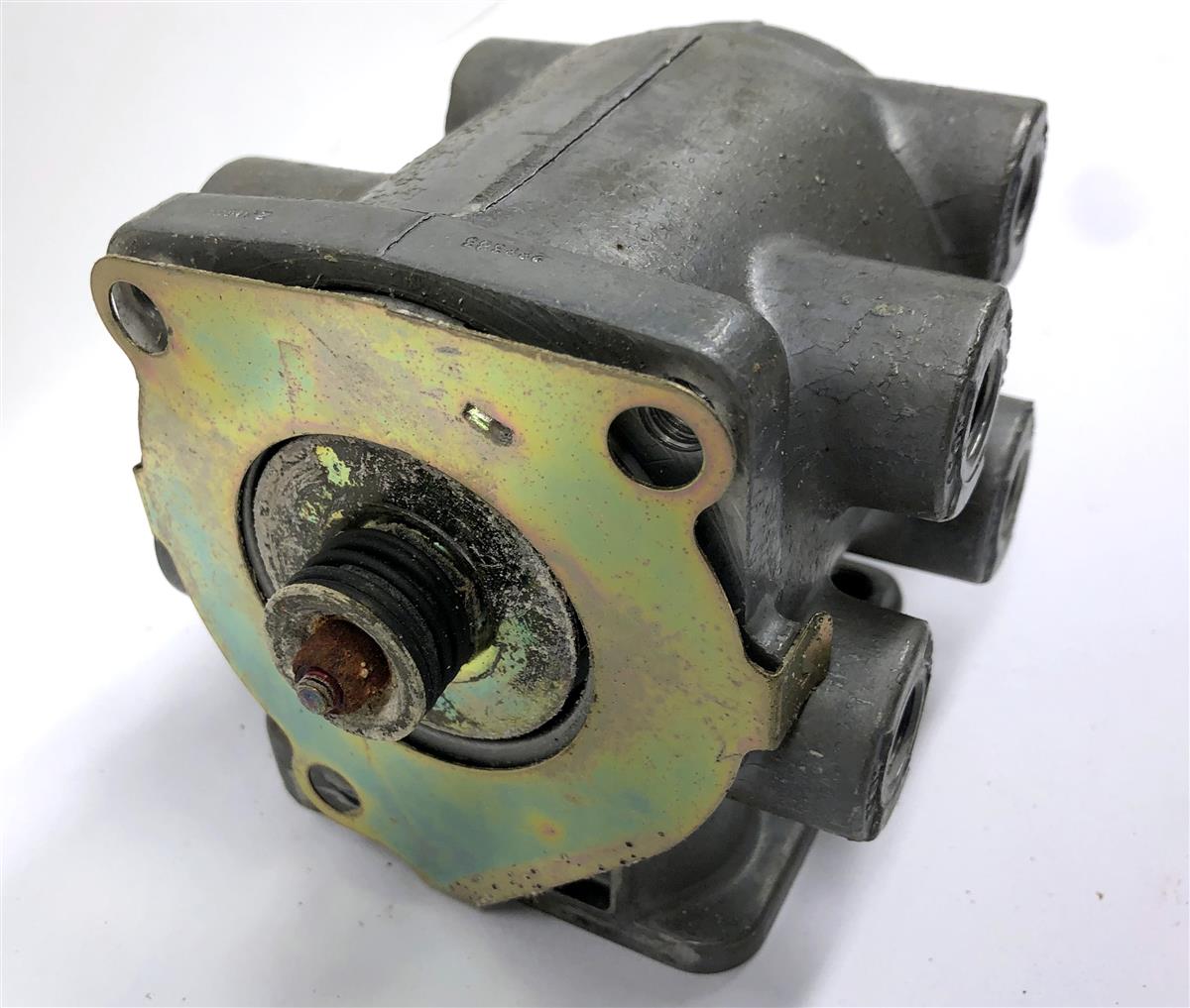 SP-2762 | SP-2762 International Pneumatic Brake Valve (4).JPG