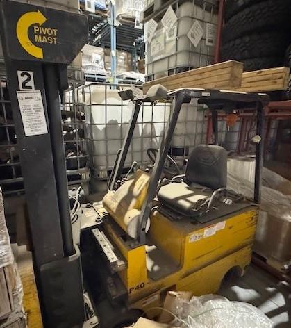 SP-3161 | SP-3161 Landoll Pivot Mast Fork Truck with Spare Lift Cylinder and Charger3.jpg