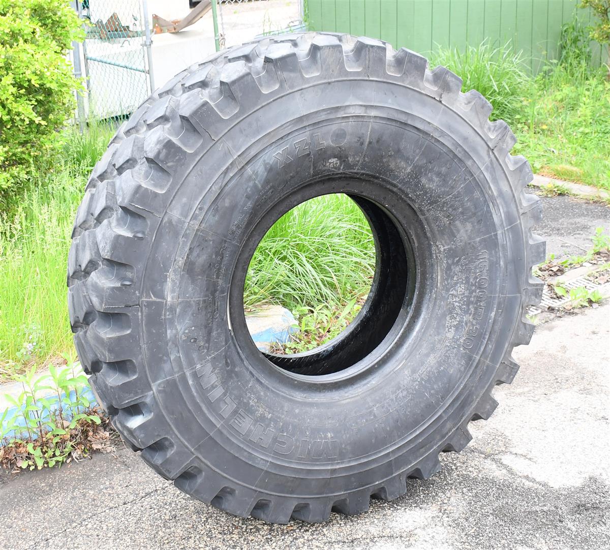 TI-109 | TI-109 Tire (2).JPG