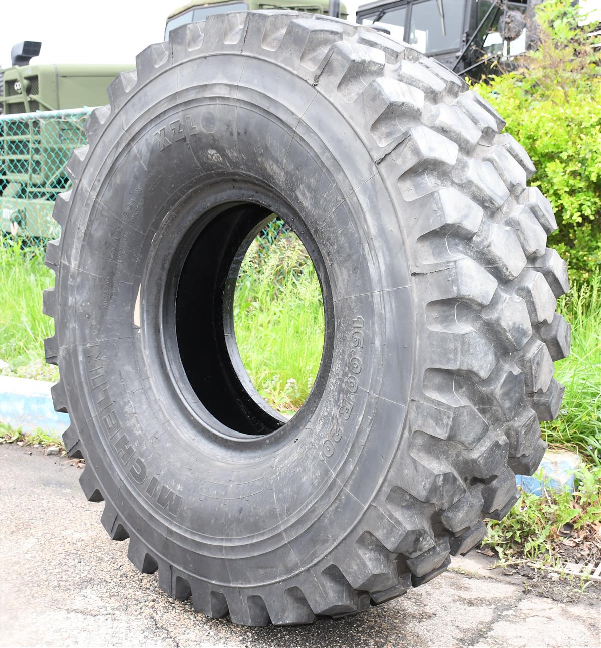 TI-109 | TI-109 Tire (3).JPG