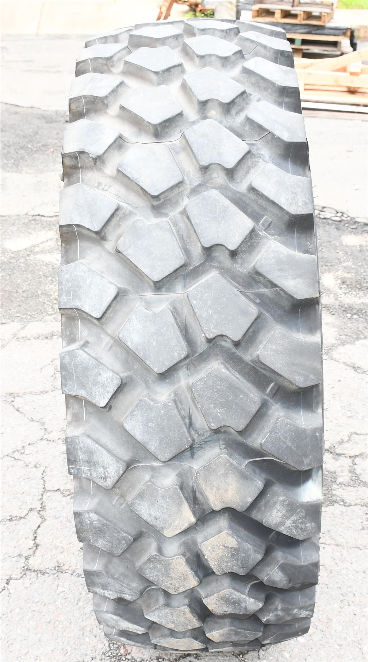 TI-109 | TI-109 Tire (5).JPG