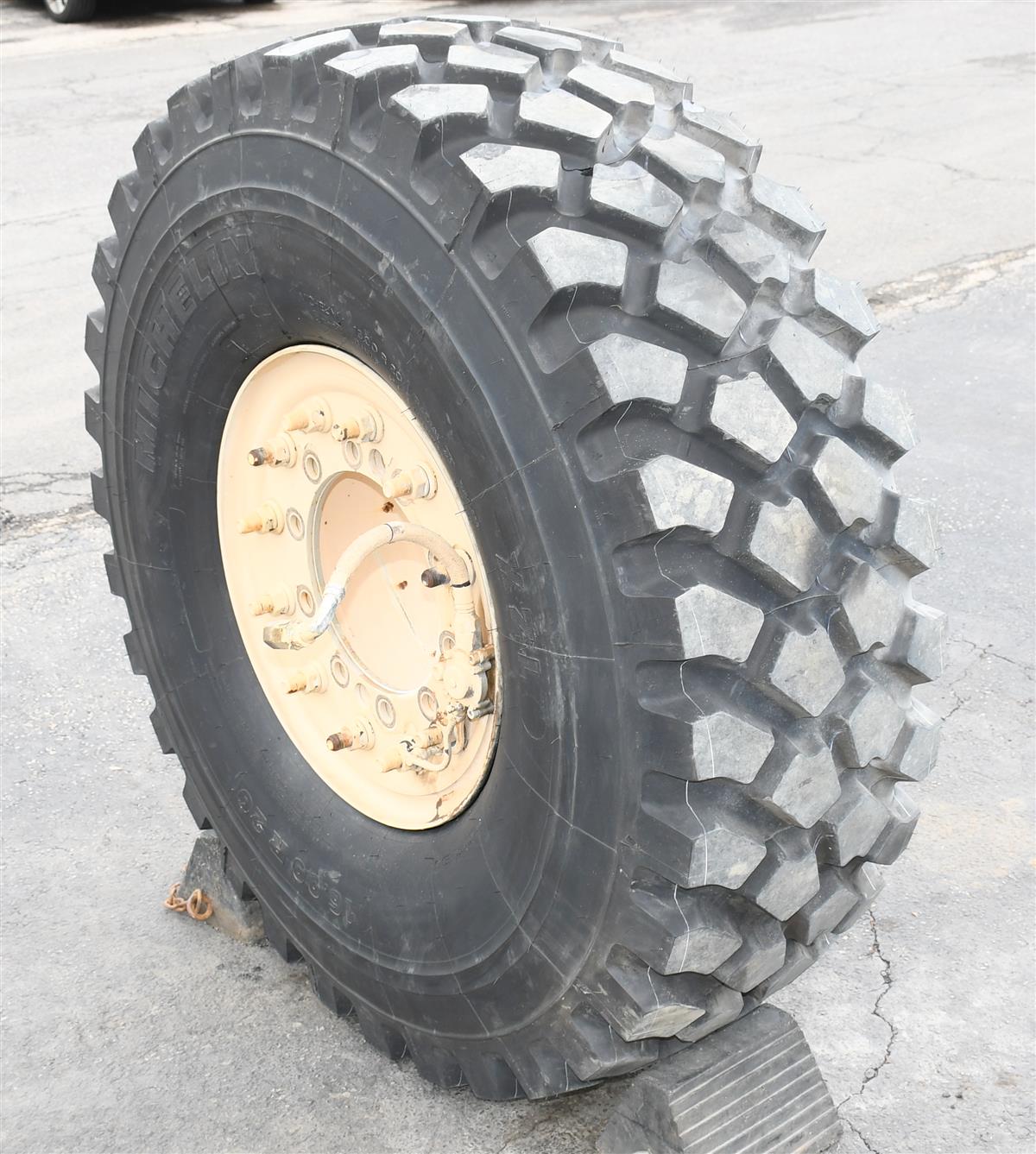TI-1822 | TI-1822 Tire (4).JPG