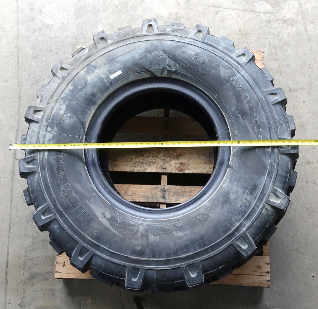 TI-320 | TI-320 Michelin X XML 39585R20 Tire NOS (12) (Large).JPG