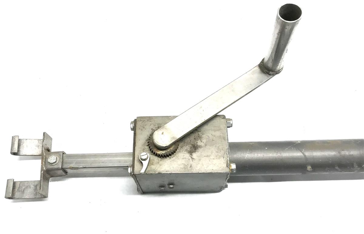 TR-276 | TR-276  MKT Roof Ratchet Jack (4).jpg