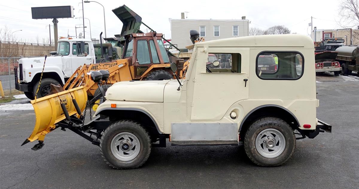 f574f17d-f59a-4974-ae01-a89a6a324ef8-06292018-cropped-1960%20Willys%204x4%20Jeep%20with%20Snow%20Plow%20(2)