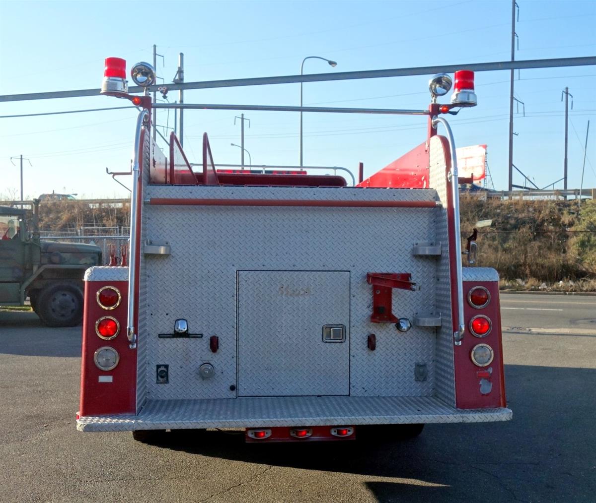 f5d24ff7-77be-4856-a95c-a885543f966b-07082017-cropped-Mack%20Firetruck%20(4)