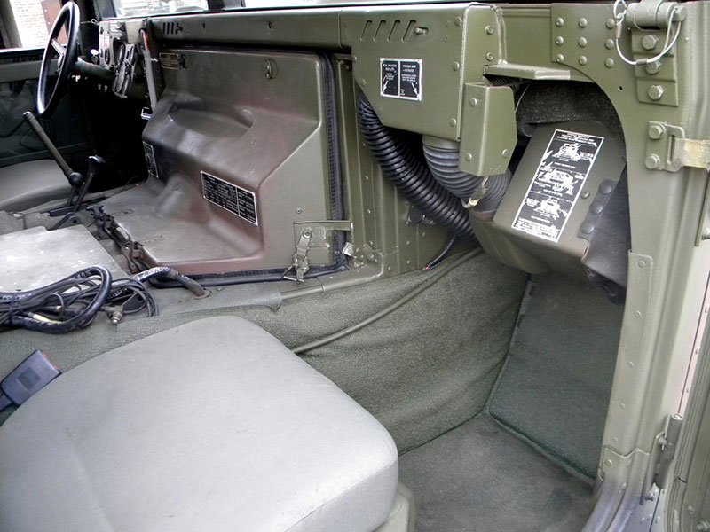 Restored%20Slantback%20HMMWV%20Interior%20(10)