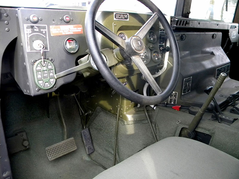 Restored%20Slantback%20HMMWV%20Interior%20(4)