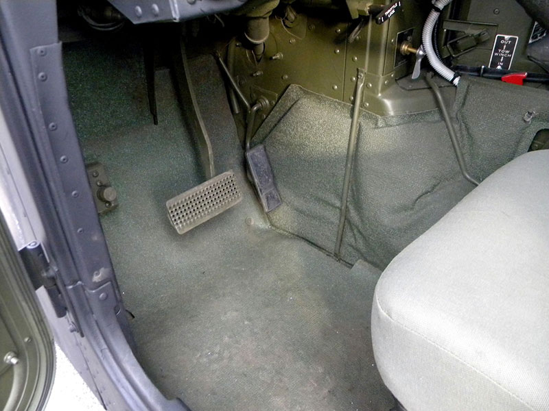 Restored%20Slantback%20HMMWV%20Interior%20(5)