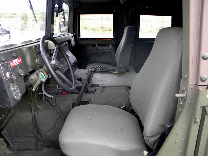 Restored%20Slantback%20HMMWV%20Interior%20(6)