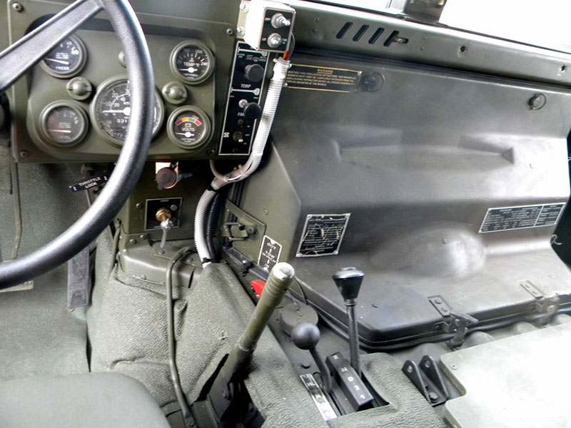 Restored%20Slantback%20HMMWV%20Interior%20(7)