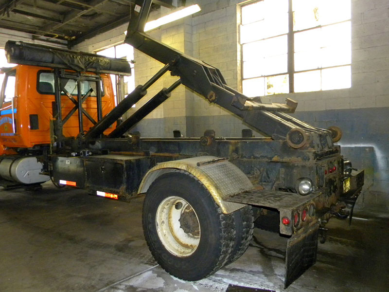 Single%20Axle%20International%20Hook%20n%20Lift%20(7)